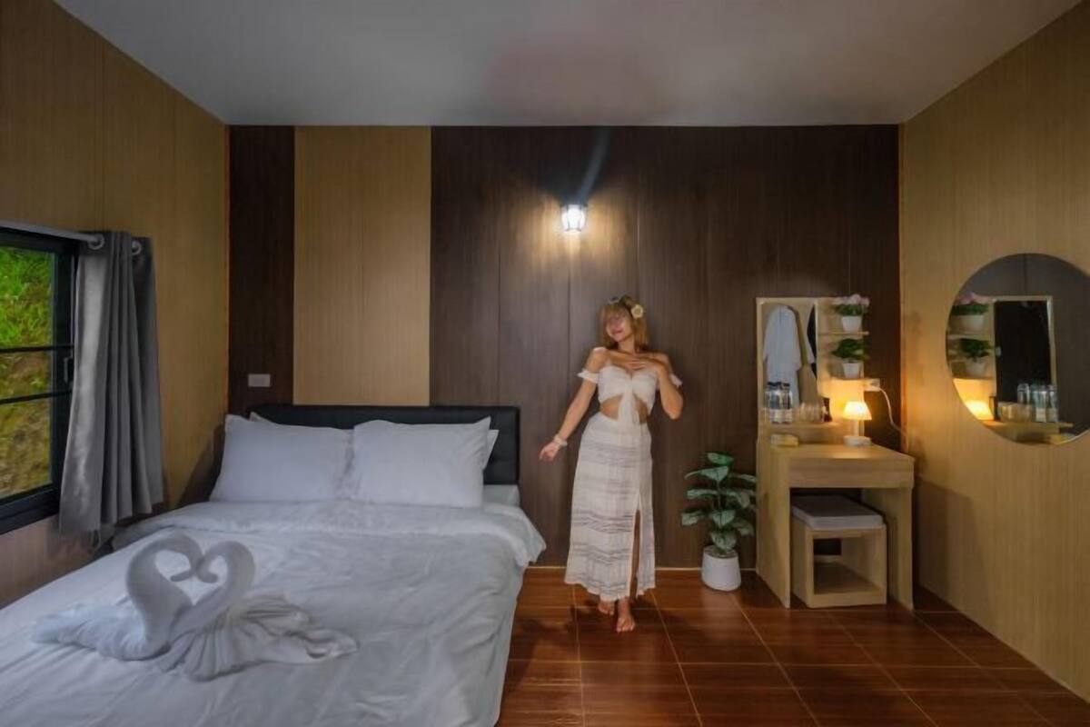 2 bedrooms, bed sheets