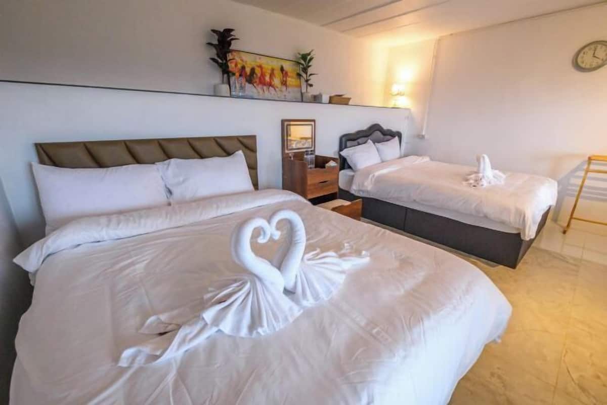 2 bedrooms, bed sheets