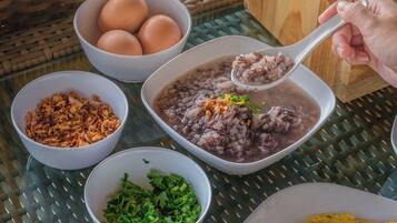 Free daily continental breakfast