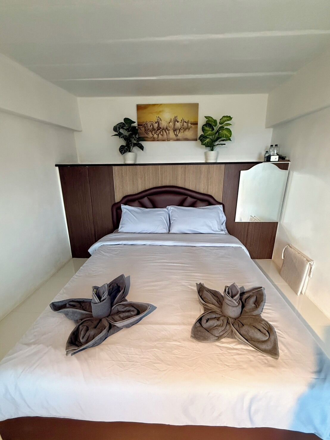 Family Room, Non Smoking, Hill View | Free WiFi, bed sheets