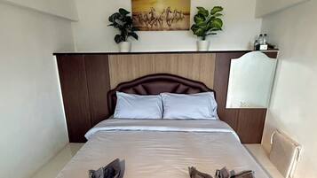 Family Room, Non Smoking, Hill View | Free WiFi, bed sheets