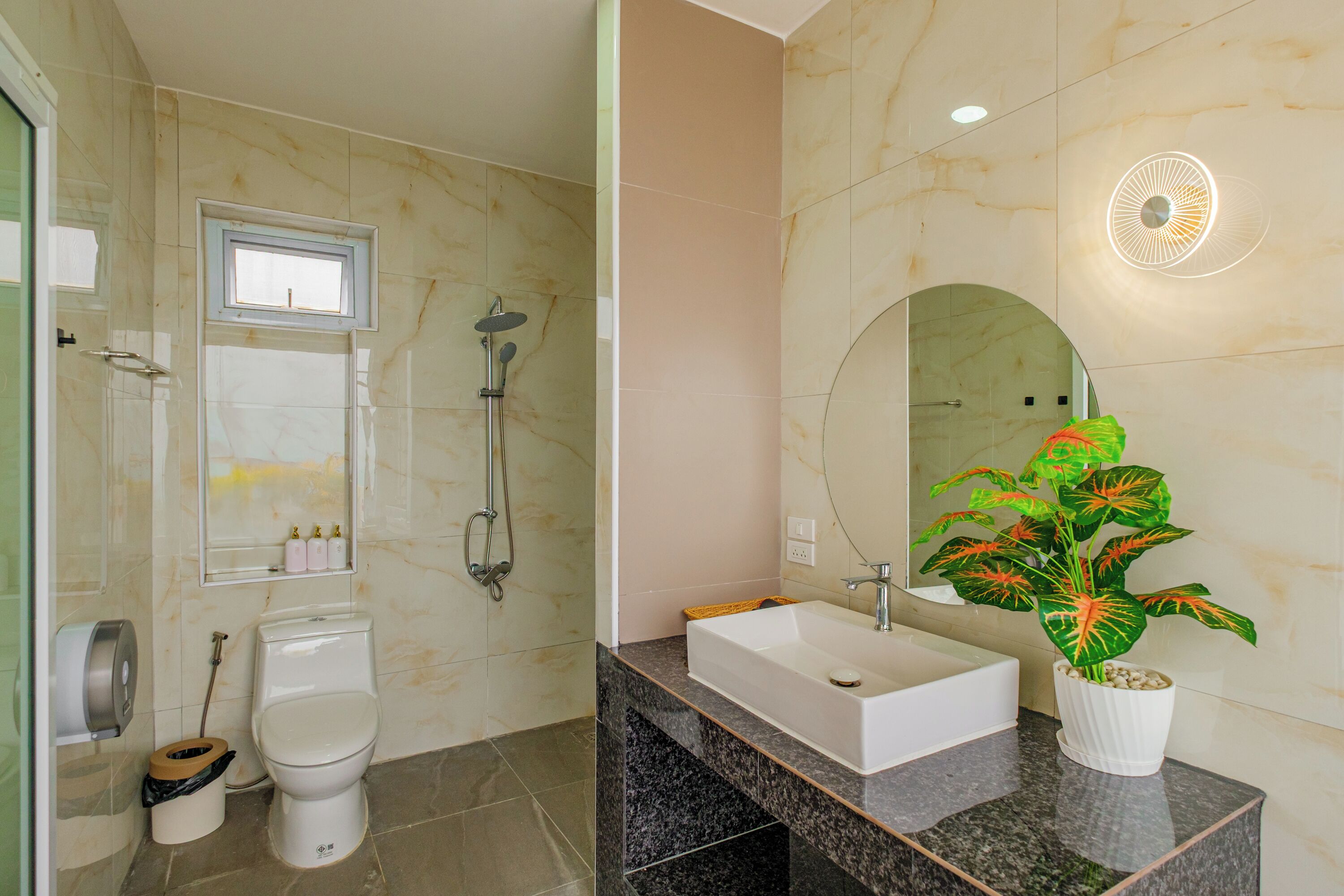 Villa Deluxe, 3 camere da letto, vasca da bagno, vista collina | Bagno | Doccia, asciugacapelli, asciugamani, sapone