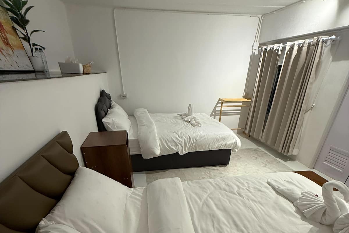 Family Room, Non Smoking, Hill View | 2 bedrooms, bed sheets
