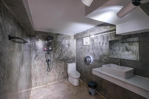 Family Room, Non Smoking, Hill View | Bathroom | Shower, hair dryer, towels, soap - Maemon villa (Chiang Rai)