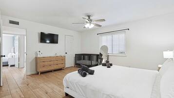 3 bedrooms, desk, iron/ironing board, travel crib