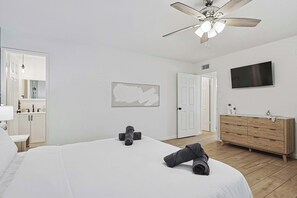 3 bedrooms, desk, iron/ironing board, travel cot