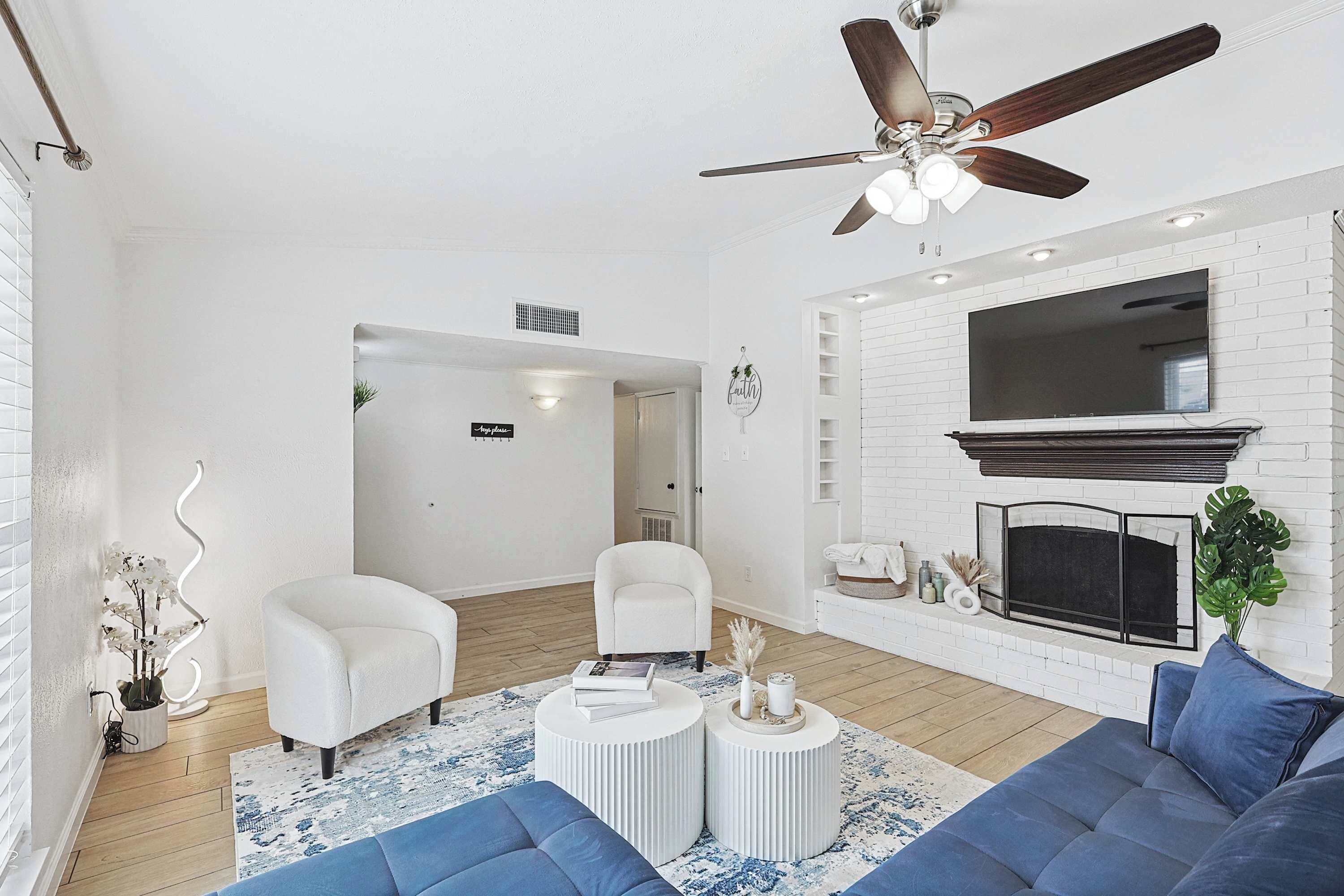 TV, peis og kontorer