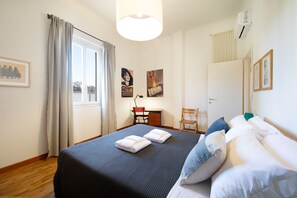 2 bedrooms, travel crib, free WiFi, bed sheets