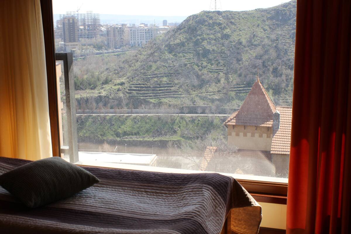Desk, WiFi (free), bed sheets