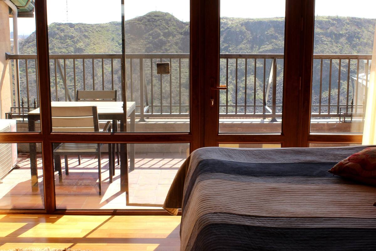 Desk, WiFi (free), bed sheets
