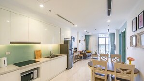 奢華公寓, 露台, 城市景 | 房內用餐