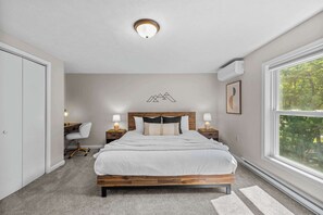 6 室のベッドルーム、デスク、アイロン / アイロン台、旅行用ベビーベッド