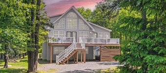 Game Room & A/C | Dog-Friendly Stay with Hot Tub