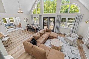 TV, fireplace, offices