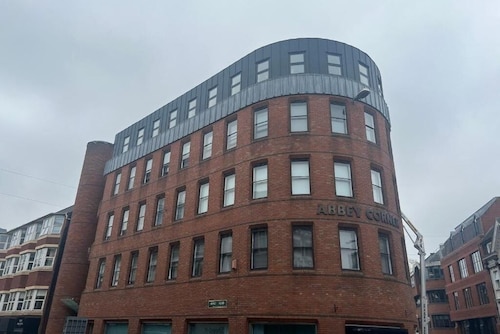 Abbey Corner by Nivaas : One-Bedroom Apartment - Non-Smoking
