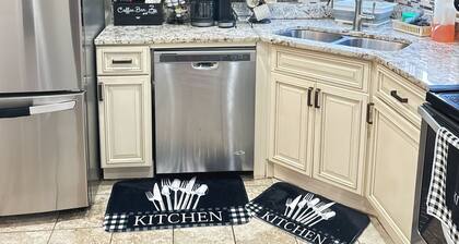 Glamorous Two level, 4 bedroom Family Home