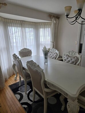 Dining - Glamorous Two level, 4 bedroom Family Home (Greenbelt)
