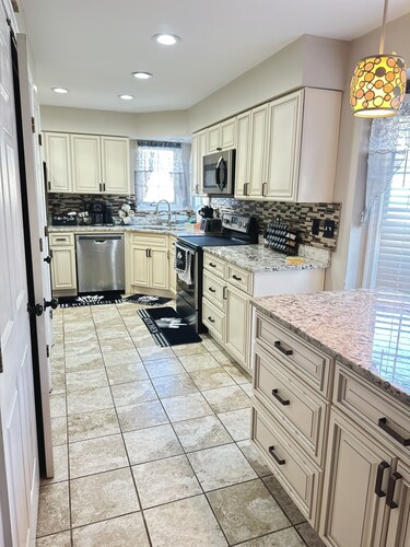 Glamorous Two level, 4 bedroom Family Home