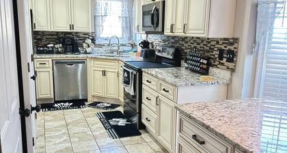 Glamorous Two level, 4 bedroom Family Home