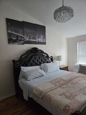 4 bedrooms, iron/ironing board, WiFi, bed sheets