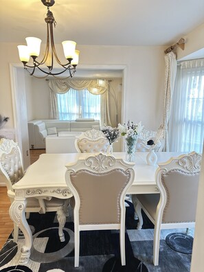 Interior - Glamorous Two level, 4 bedroom Family Home (Greenbelt)