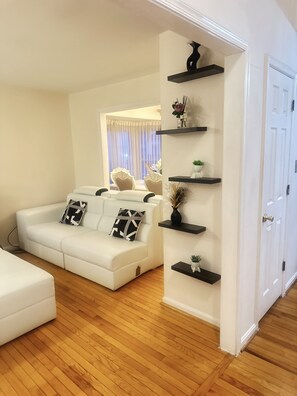 Interior - Glamorous Two level, 4 bedroom Family Home (Greenbelt)