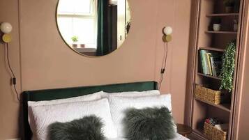 1 bedroom, desk, free WiFi, bed sheets