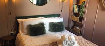 Ffau Bach - Little Den. Boutique Central Pembrokeshire.