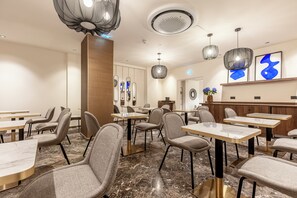 Frokostbuffé hver dag (EUR 15 per person)