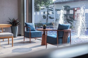 ฝ่ายต้อนรับ