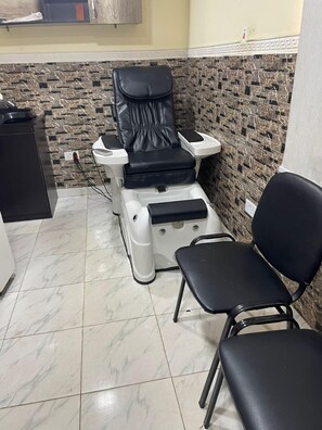 Sauna, jakuzi, buhar odası, kaplıca/maden suyu kaynağı, vücut bakımı 