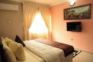 Luxury Room | In-room safe, desk, laptop workspace, soundproofing - Conference Hotel and Suites (Ijebu Ode)