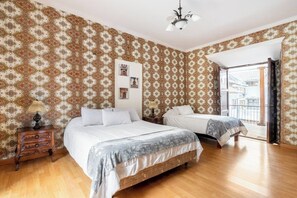 Comfort Double Room, Balcony, City View | Laptop workspace, free WiFi - TRAVELER'S HOUSE (Quito)