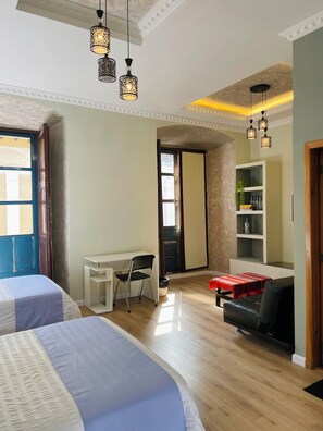 Superior Suite, Mountain View | Laptop workspace, free WiFi - TRAVELER'S HOUSE (Quito)