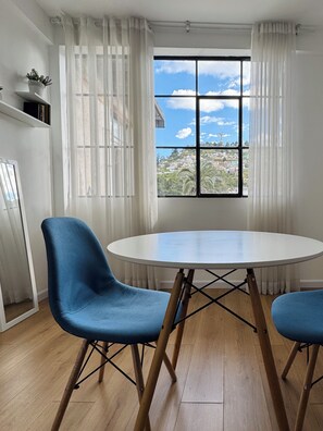 Superior Suite, Mountain View | Living area