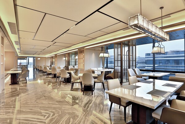 A modern hotel lobby with marble flooring, contemporary furniture, and large windows offering city views. - SSAW Boutique Hotel Yingyang (Hangzhou)