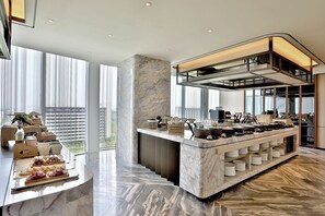 每日供應吃到飽早餐 (每人 CNY68)