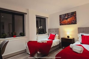 2 slaapkamers, een strijkplank/strijkijzer, wifi, beddengoed