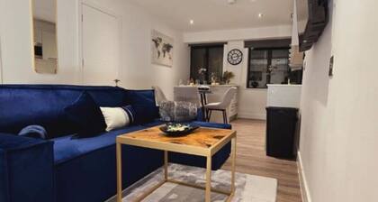 Kings Lodge By Nivaas 1 : Two-Bedroom Superior Apartment