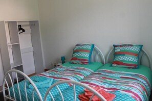 2 chambres, fer et planche à repasser, Wi-Fi gratuit, draps fournis