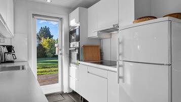 Réfrigérateur, micro-ondes, four, lave-vaisselle