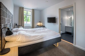 Desk, free WiFi, bed sheets - Hotel Birksø (Ry)