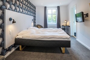 مكتب وواي فاي مجانًا وملاءات أسرّة