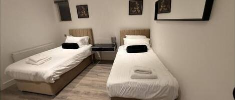 2 bedrooms, desk, iron/ironing board, WiFi