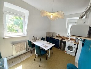 Fridge, microwave, oven, stovetop - Superb 80 m² Duplex in Mulhouse – Ideal Location! (Mulhouse)