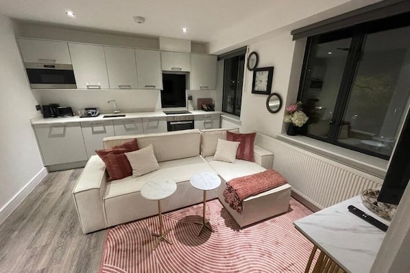 Una televisión de pantalla plana