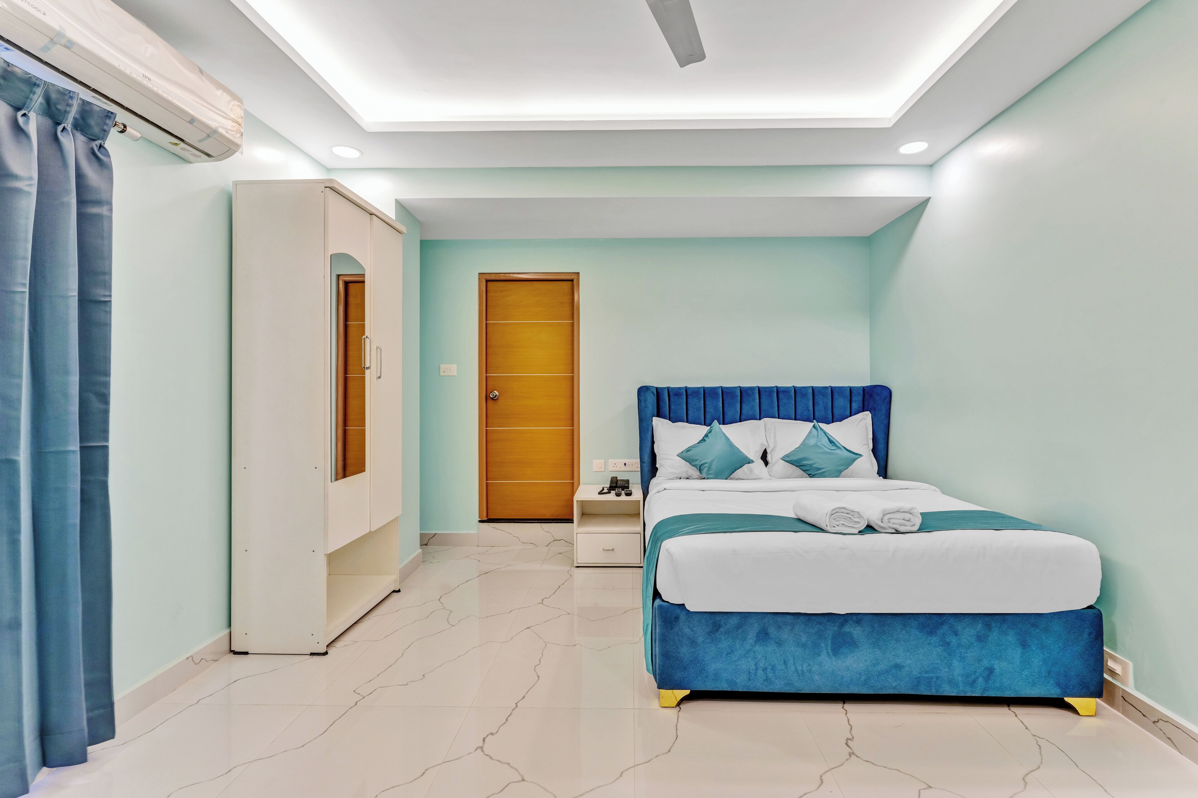 Quarto duplo luxo | Escrivaninha, espaço de trabalho para notebook, quartos à prova de som