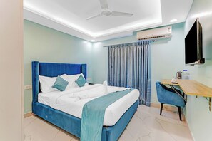 Escritorio y espacio para trabajar con un portátil