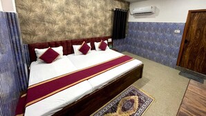 家庭房 | 办公桌、笔记本电脑工作区、隔音、免费 WiFi