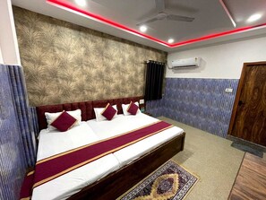 Family Room | Desk, laptop workspace, soundproofing, free WiFi - Hotel Triveni Inn (Mathura)